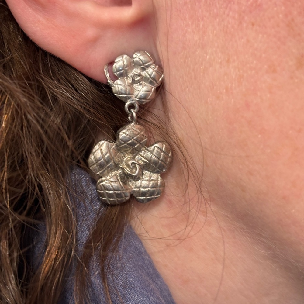 CHANEL Vintage Camellia Drop Clip-On Earrings COA - Picture 2 of 8